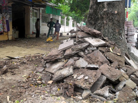 Hà Nội: Vỉa hè lại bị xới tung  - 8