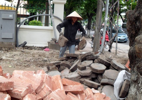 Hà Nội: Vỉa hè lại bị xới tung  - 7