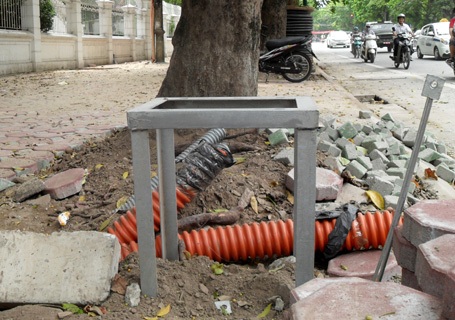Hà Nội: Vỉa hè lại bị xới tung  - 11