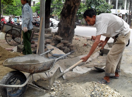 Hà Nội: Vỉa hè lại bị xới tung  - 12