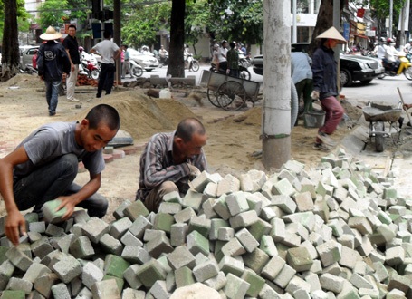 Hà Nội: Vỉa hè lại bị xới tung  - 13