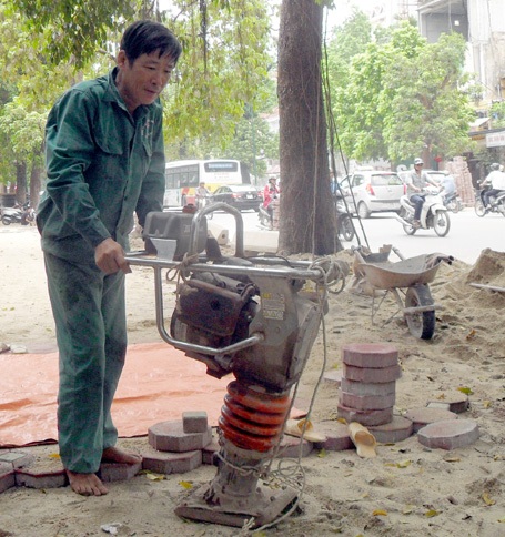 Hà Nội: Vỉa hè lại bị xới tung  - 18