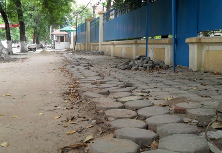 Hà Nội: Vỉa hè lại bị xới tung  - 17