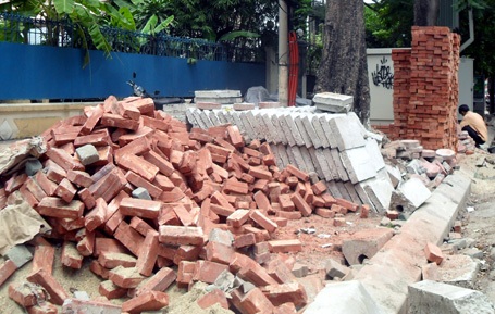 Hà Nội: Vỉa hè lại bị xới tung  - 2