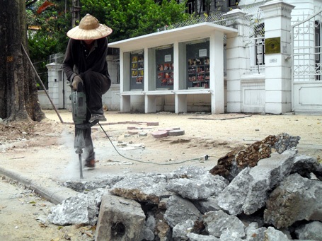 Hà Nội: Vỉa hè lại bị xới tung  - 5