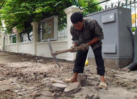 Hà Nội: Vỉa hè lại bị xới tung  - 6