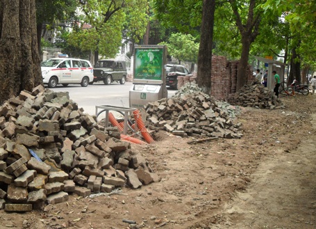 Hà Nội: Vỉa hè lại bị xới tung  - 9