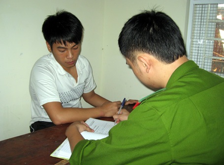 Tóm gọm đối tượng tấn công cảnh sát hình sự trên phố Hồng Mai - 1