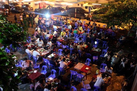 Trắng đêm cùng Công an Hà Nội “dẹp loạn” bãi gửi xe - 16