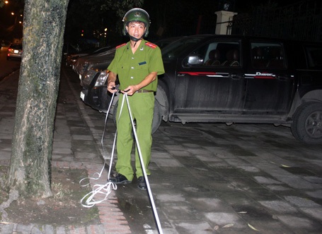 Trắng đêm cùng Công an Hà Nội “dẹp loạn” bãi gửi xe - 14