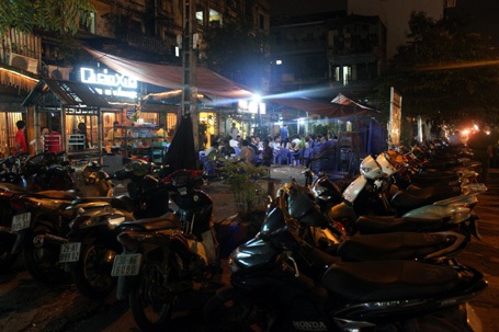 Trắng đêm cùng Công an Hà Nội “dẹp loạn” bãi gửi xe - 7