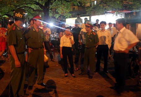 Trắng đêm cùng Công an Hà Nội “dẹp loạn” bãi gửi xe - 10