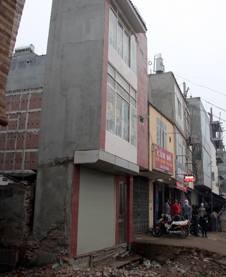 Các quận, huyện vẫn hứa suông về xử nhà siêu mỏng, siêu méo - 1 Các quận, huyện vẫn hứa suông về xử nhà siêu mỏng, siêu méo - 1