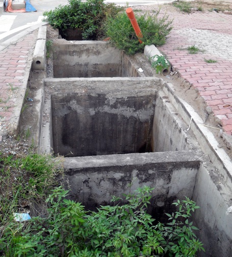Nơm nớp với “hố tử thần” trên đường Hà Nội - 12
