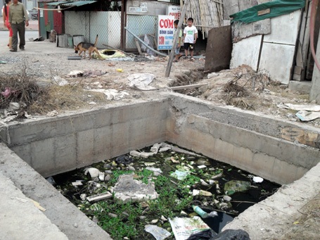 Nơm nớp với “hố tử thần” trên đường Hà Nội - 14