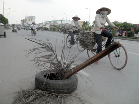 Nơm nớp với “hố tử thần” trên đường Hà Nội - 10