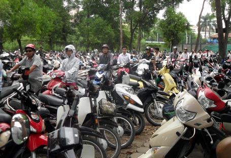 “Chặt chém” vô tội vạ giá vé gửi xe dịp Trung thu - 1