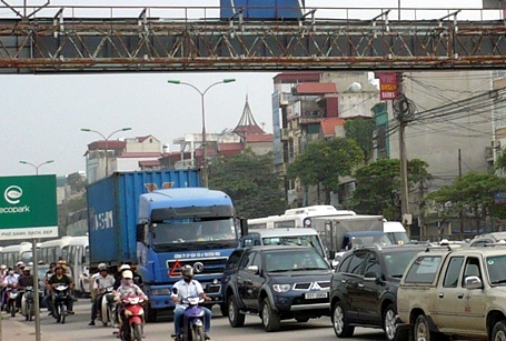 Đường Giải Phóng, Trần Khát Chân hỗn độn trong ngày đầu phân làn - 2