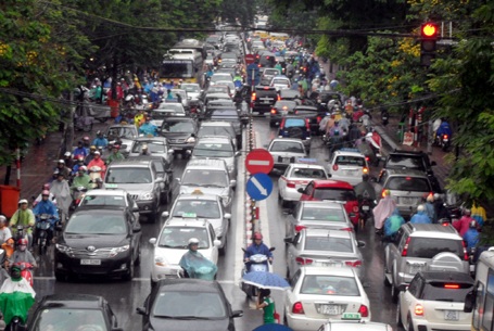 Hà Nội cần đưa ra giải pháp cụ thể chống ùn tắc giao thông - 1