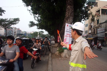 Kỹ sư xuống đường “giải cứu” giao thông Hà Nội - 9