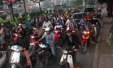 Kỹ sư xuống đường “giải cứu” giao thông Hà Nội - 13