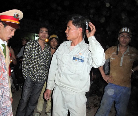 Hà Nội: Tàu hỏa cán chết người, húc ô tô văng 20m - 2