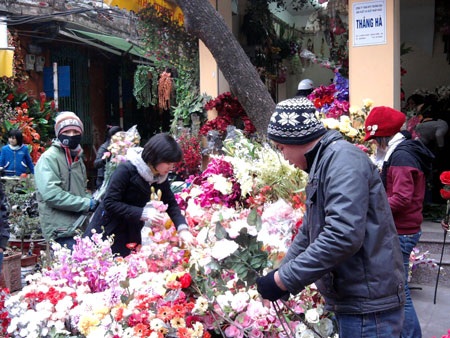 Hà Nội cấm dùng tiền công mua quà biếu dịp Tết - 1