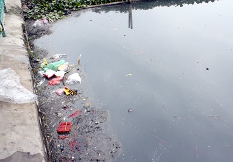 Sông hồ Hà Nội ngập rác ngày tết ông Công - 12