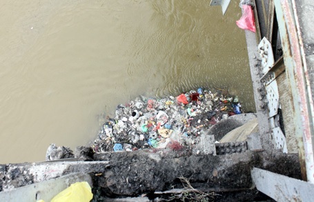 Sông hồ Hà Nội ngập rác ngày tết ông Công - 14