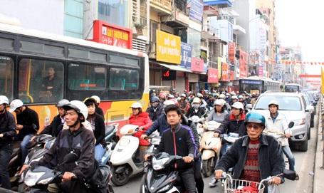 Kẹt cứng tại nhiều tuyến phố Hà Nội - 10