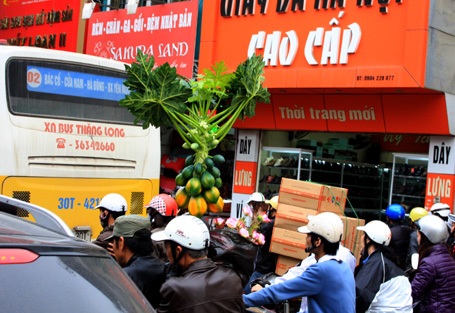 Kẹt cứng tại nhiều tuyến phố Hà Nội - 4