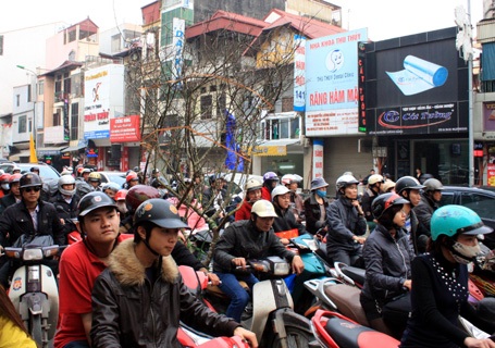 Kẹt cứng tại nhiều tuyến phố Hà Nội - 3