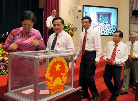 Hà Nội đề xuất mô hình Bí thư kiêm Chủ tịch cấp quận, huyện - 1 Hà Nội đề xuất mô hình Bí thư kiêm Chủ tịch cấp quận, huyện - 1