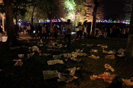 Hà Nội: Biển người đứng trong giá rét đón giao thừa - 20 Hà Nội: Biển người đứng trong giá rét đón giao thừa - 20