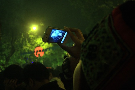 Hà Nội: Biển người đứng trong giá rét đón giao thừa - 9 Hà Nội: Biển người đứng trong giá rét đón giao thừa - 9