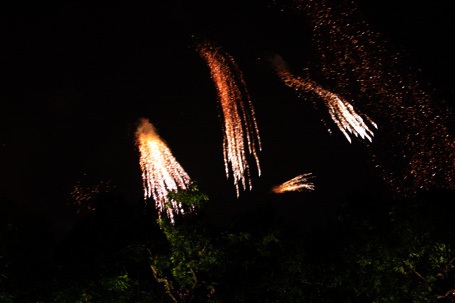 Hà Nội: Biển người đứng trong giá rét đón giao thừa - 8 Hà Nội: Biển người đứng trong giá rét đón giao thừa - 8