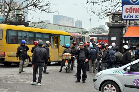 Mệt mỏi trở lại thành phố sau Tết - 1