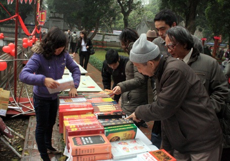 Nườm nượp người đi dự hội thơ - 3