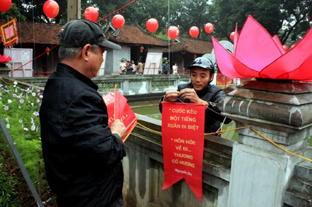 Nườm nượp người đi dự hội thơ - 2