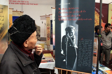 Nườm nượp người đi dự hội thơ - 4