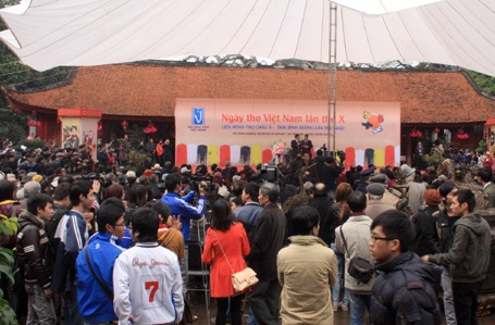 Nườm nượp người đi dự hội thơ - 13