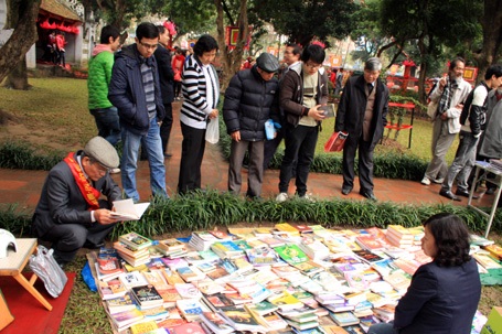 Nườm nượp người đi dự hội thơ - 21