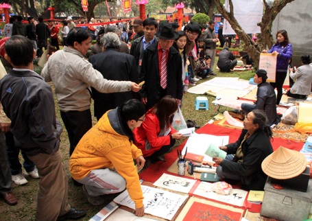 Nườm nượp người đi dự hội thơ - 22