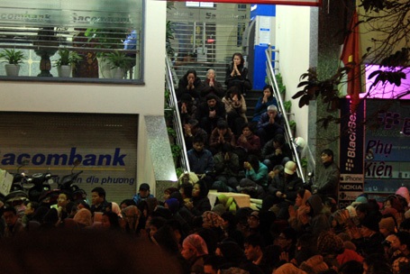 Hà Nội: Nhịn đói giữ chỗ trong chùa Phúc Khánh ngày lễ cầu an - 13 Hà Nội: Nhịn đói giữ chỗ trong chùa Phúc Khánh ngày lễ cầu an - 13