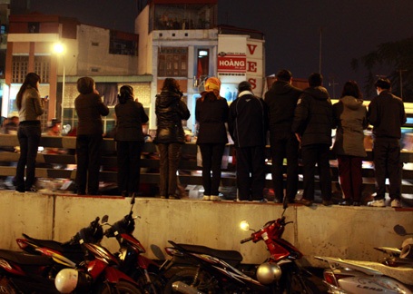 Hà Nội: Nhịn đói giữ chỗ trong chùa Phúc Khánh ngày lễ cầu an - 18 Hà Nội: Nhịn đói giữ chỗ trong chùa Phúc Khánh ngày lễ cầu an - 18