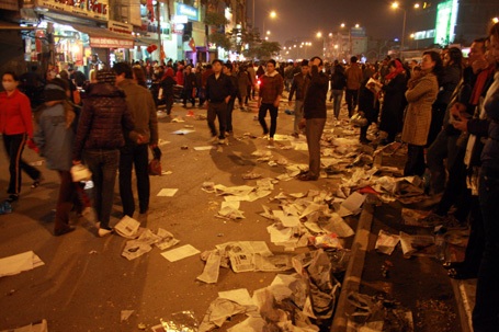 Hà Nội: Nhịn đói giữ chỗ trong chùa Phúc Khánh ngày lễ cầu an - 19 Hà Nội: Nhịn đói giữ chỗ trong chùa Phúc Khánh ngày lễ cầu an - 19