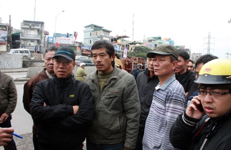 Bãi xe vẫn ngổn ngang trên phố cấm trong ngày đầu “quét” - 18