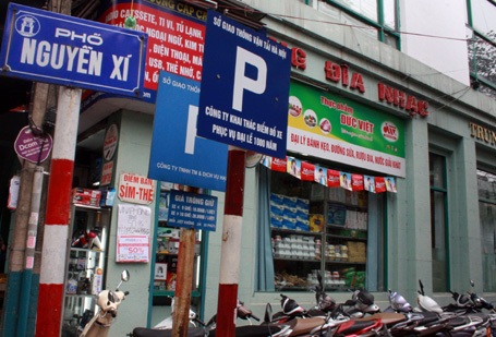 Bãi xe vẫn ngổn ngang trên phố cấm trong ngày đầu “quét” - 8