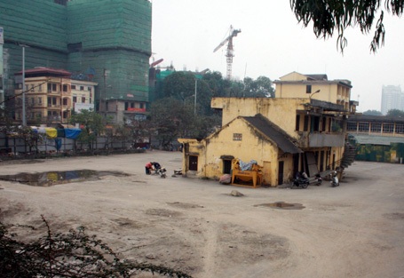 Hà Nội: Các bãi đỗ xe đang phải “hi sinh” vì nhiều lý do - 1