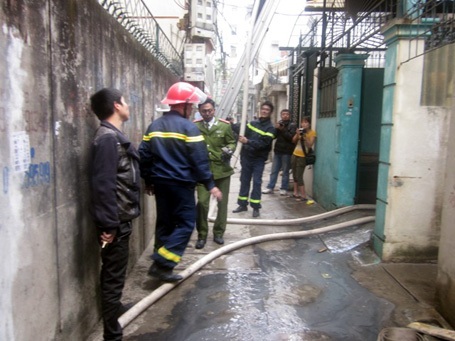 Hà Nội: Chán đời đốt nhà tự tử - 2